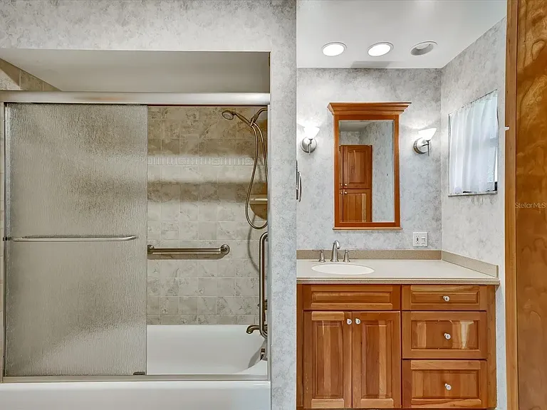7261 Golf Pointe Way — Photo 4