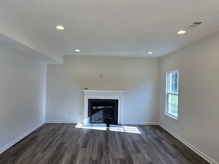 624 Stonebridge Ln — Photo 4