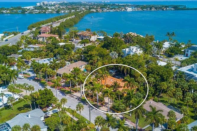 1st image of 204 N Adams Dr
