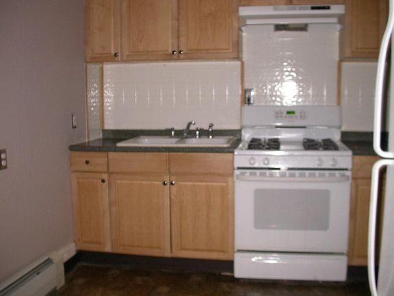 3rd image of 218 Broad St APT 6