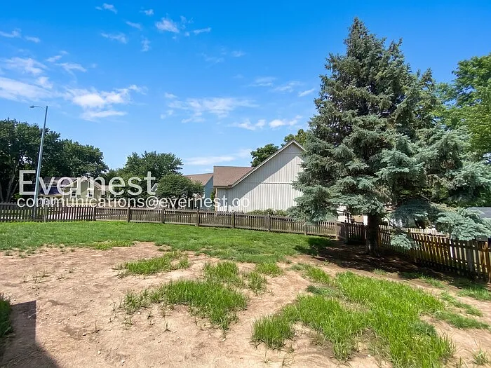 1104 E Pineview St — Photo 23