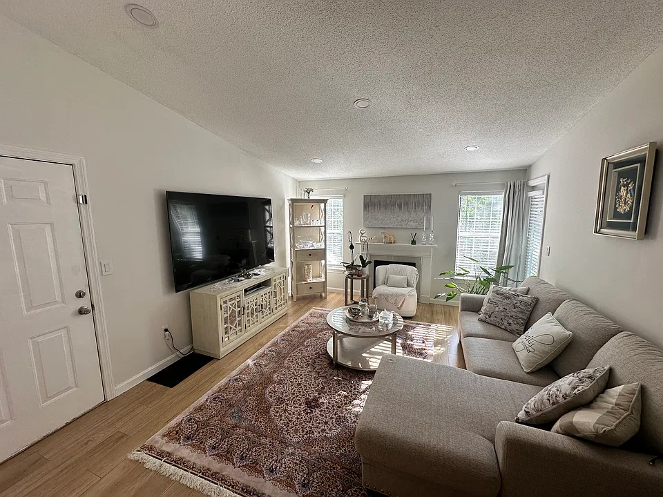 13 Walden Dr #8