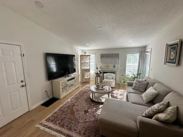 13 Walden Dr, Natick, MA