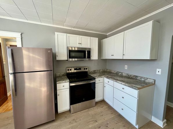 110 S State St, 110 S State St APT 2, Merrill, WI 54452
