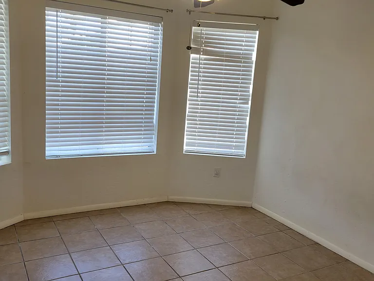 4527 E Mockingbird Dr — Photo 9