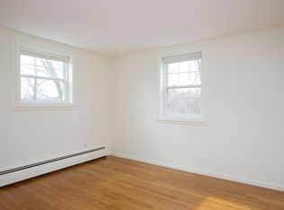 231 Elsinore St APT 2, Concord, MA 01742