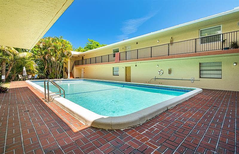 1st image of 1826 N Dixie Hwy APT 206