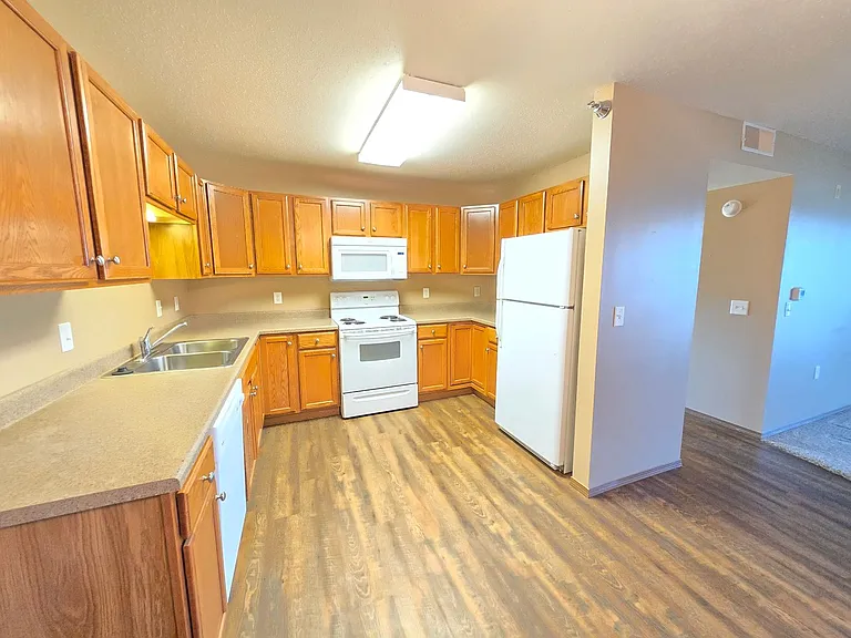 Eastern Hills Apartments — Photo 15