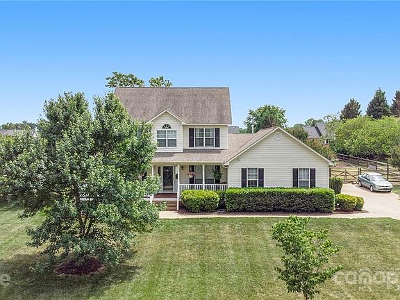 3rd image of 1302 Gracebrook Dr