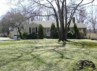 91 Gillotti Rd, New Fairfield, CT 06812