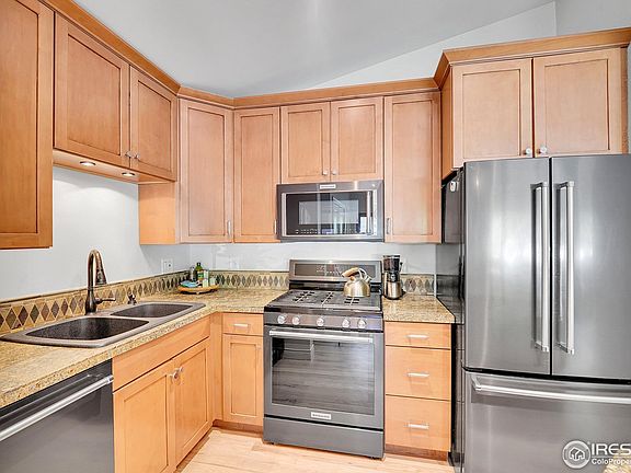 5th image of 714 S Longmont Ave