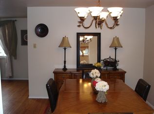 909 Parkview Dr, Pittsburgh, PA 15243