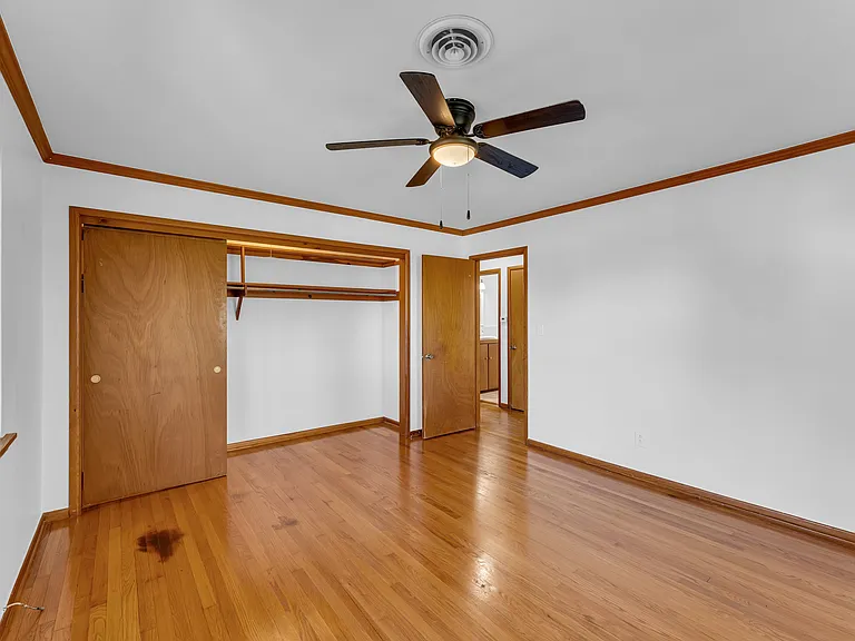515 W Holly St — Photo 16