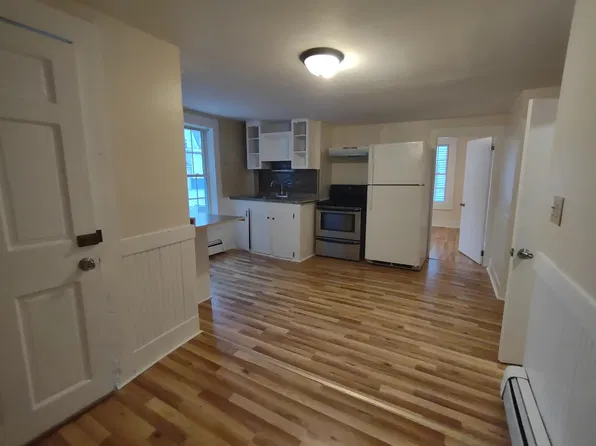 45 W Main St, Hillsborough, NH 03244