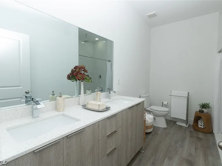 1217 Cellini St E — Photo 21