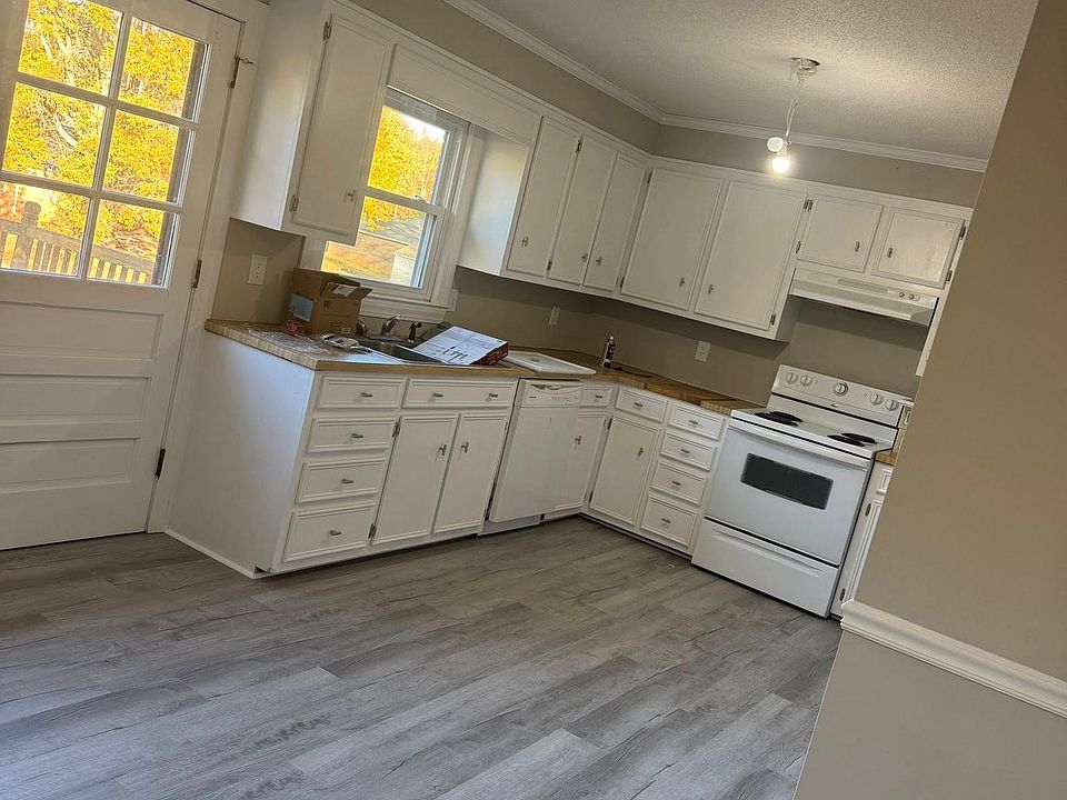 2nd image of 107 Emlee St
