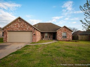 809 Grant Ave, Prairie Grove, AR 72753