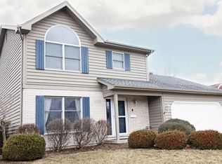 1050 N Edgelawn Dr, Aurora, IL 60506