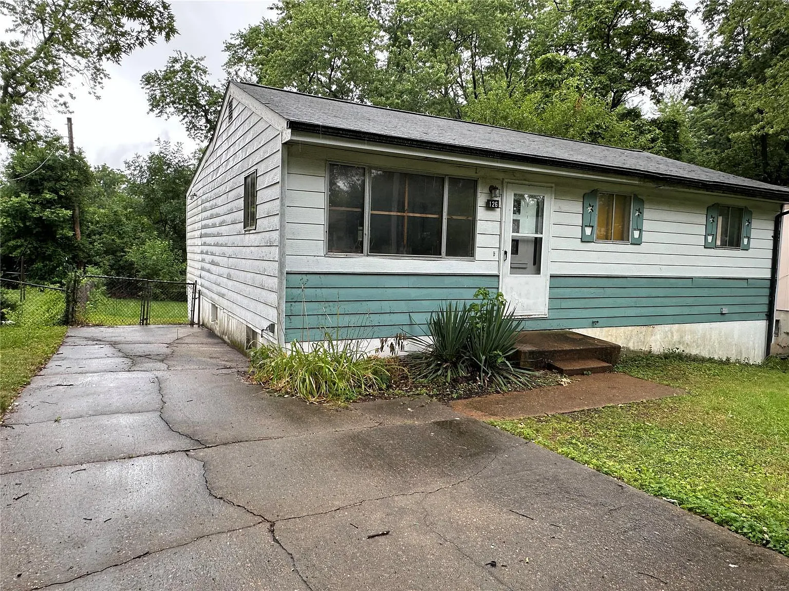 126 Elbring Dr photo 1