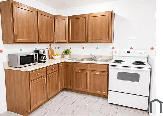 3 bed, 1073 sqft, $1,749 — Photo 3
