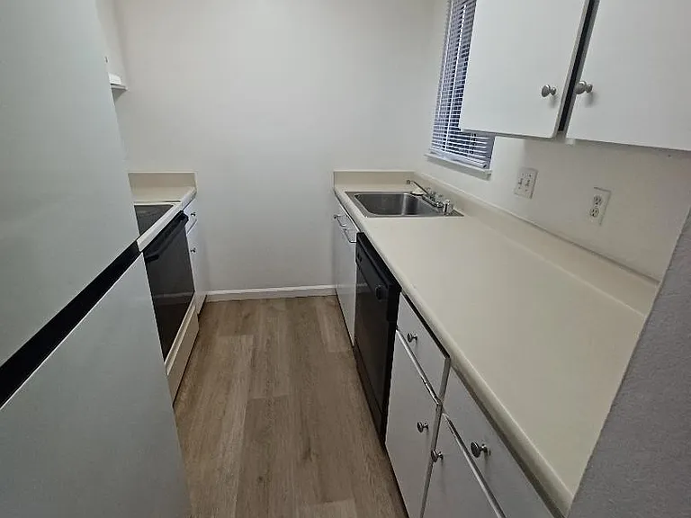 1731 Ellis St #10 — Photo 10