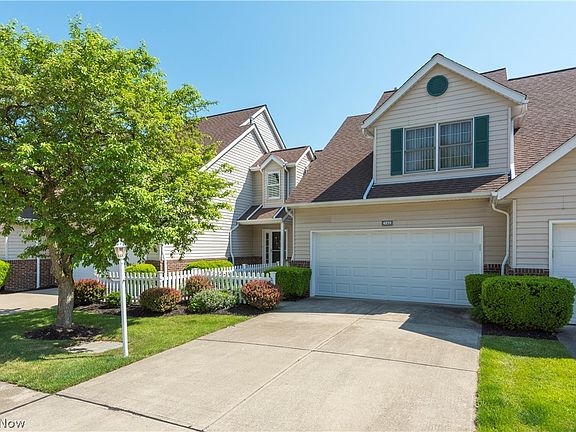 2nd image of 4859 Honeylocust Ln #49