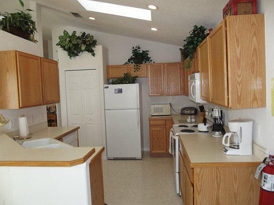 IC4P8004AC-kitchen-area