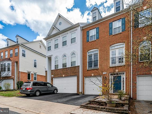 3rd image of 6927 Rolling Creek Way
