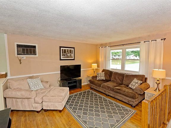 2nd image of 47 Ferndell Spring Dr