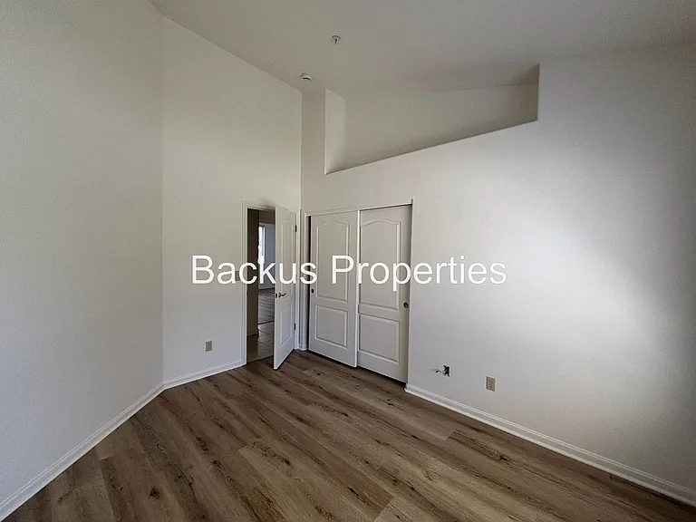 18223 Viewcrest Ln — Photo 12