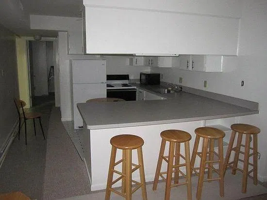 3 bed, 900 sqft, $2,200 — Photo 4