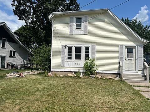 1st image of 524 Bronson St