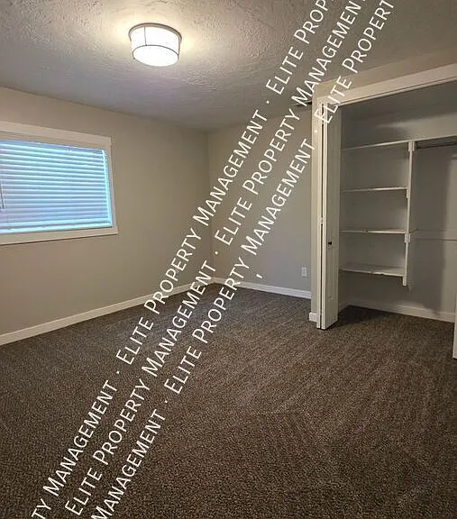 4422 W Barrington Dr — Photo 9