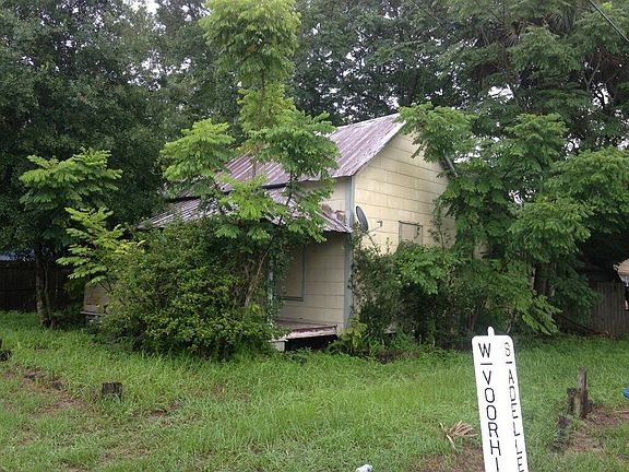 2nd image of 444 W Voorhis Ave