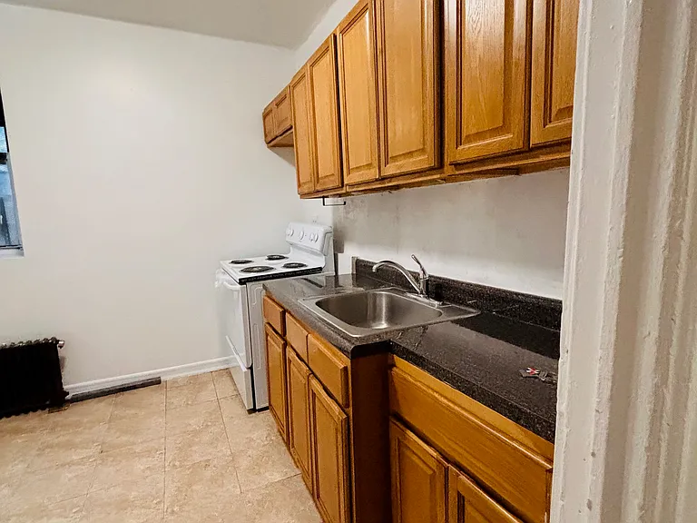 124 Fort George Ave #E — Photo 14