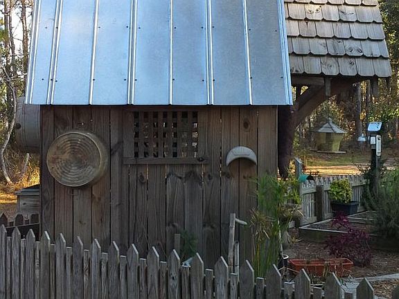 Flower hut in front yard