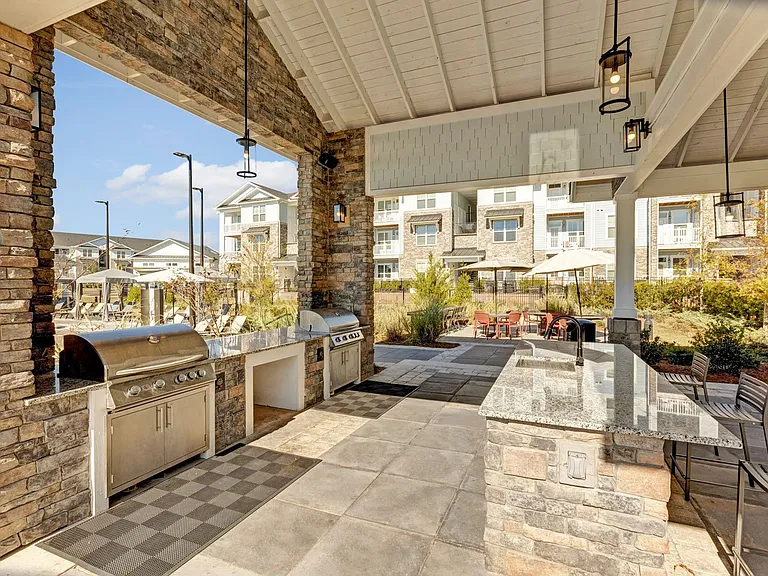 Outdoor Grill, Kitchen, and Lounge