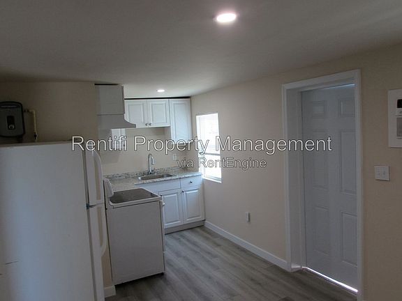 4th image of 101 3rd St Unit 4