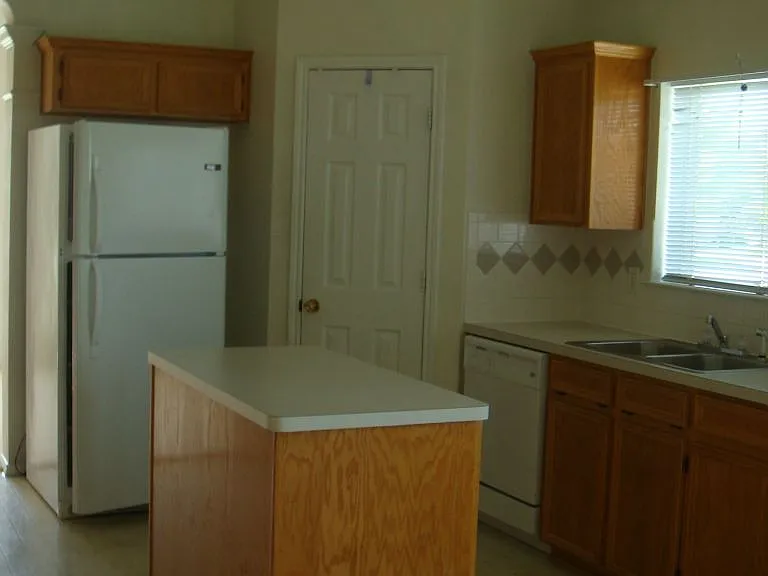 2103 Wickiup Trl — Photo 3
