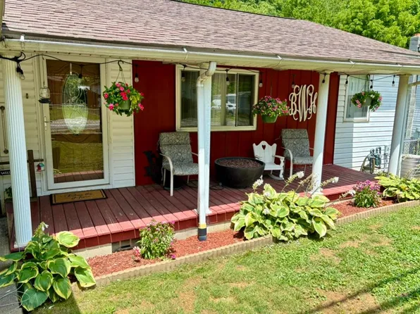 2013 Gulf Rd, Corinne, WV 25826