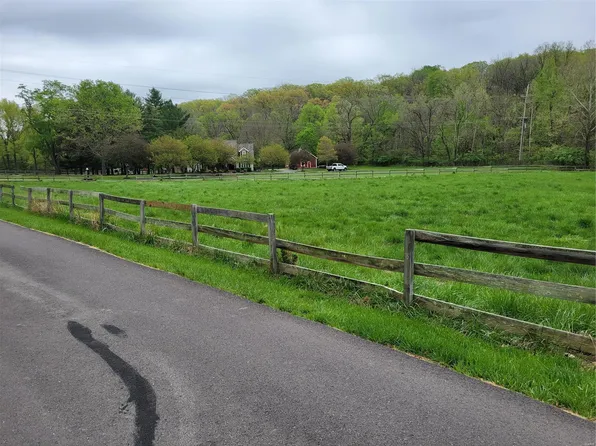 1215 Christmas Valley Rd, Chesterfield, MO 63005