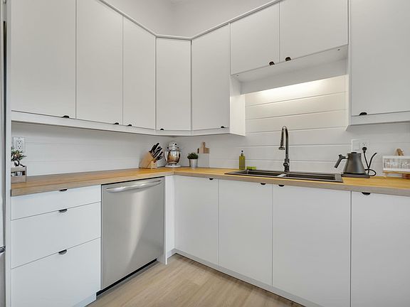 5th image of 11435 41st Ave NW #206