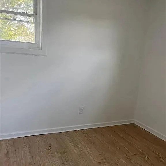 108 E Old Post Rd — Photo 2