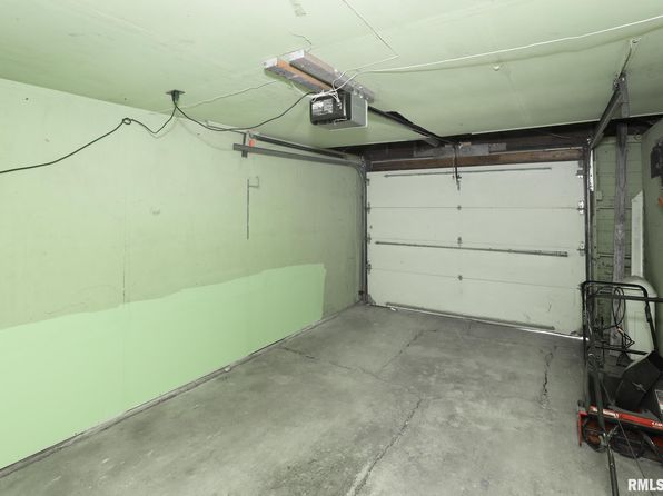 110 18th Ave, Moline, IL 61265