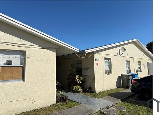 4801 SW 18th St — Photo 13