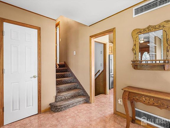 3rd image of 65 Hunter Ln
