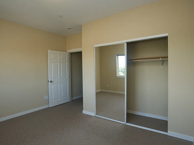 1864 Oak St 2 - Bedroom 1 2 1864 Oak St 2 - Bedroom 1 2
