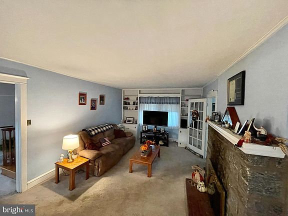 4th image of 733 Lindale Ave