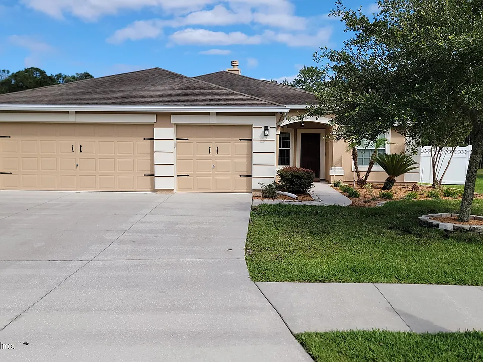 2735 Woodsdale Dr