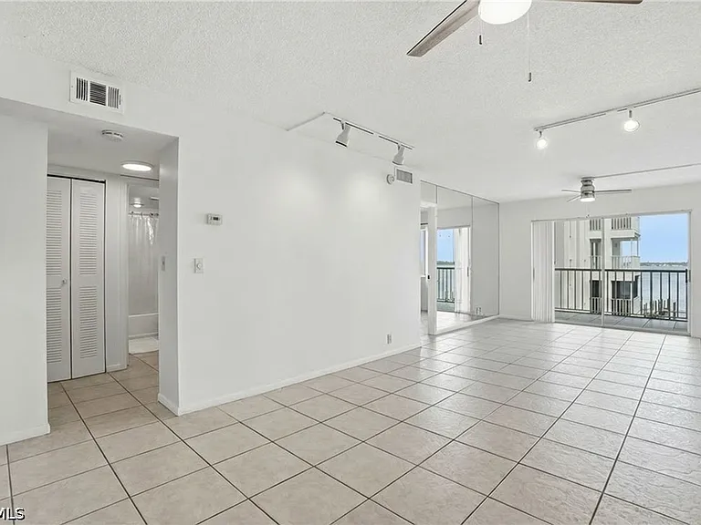 2885 Palm Beach Blvd #301 — Photo 2